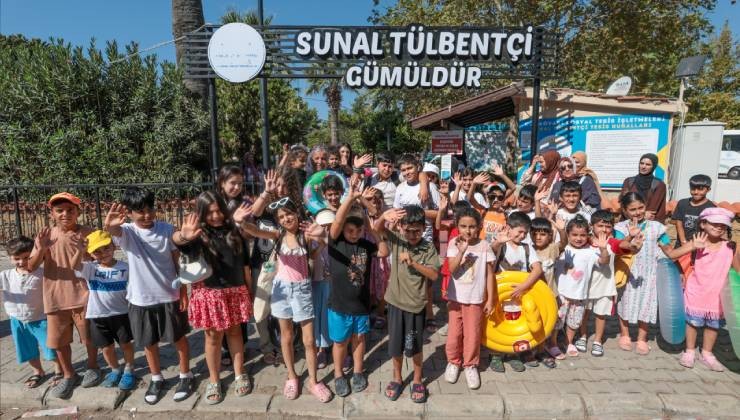 Konaklı çocuklar ve kadınlar denizle buluşmaya devam ediyor