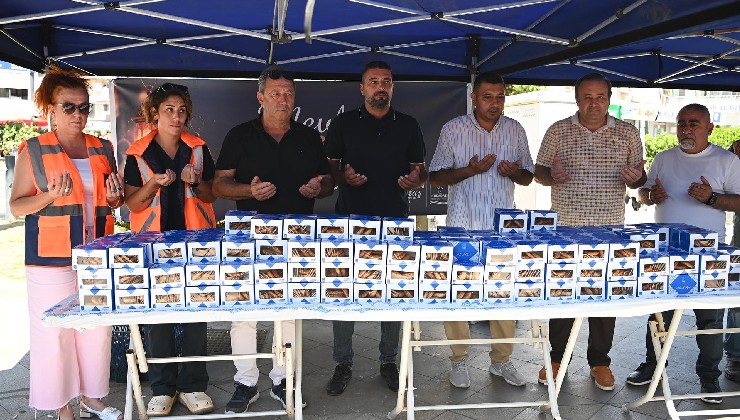 Kuşadası Belediyesi'nden kandil simidi ikramı