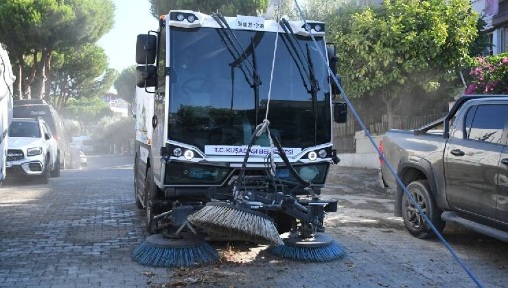 Kuşadası Belediyesi temizlik ve hijyen çalışmalarına aralıksız devam ediyor