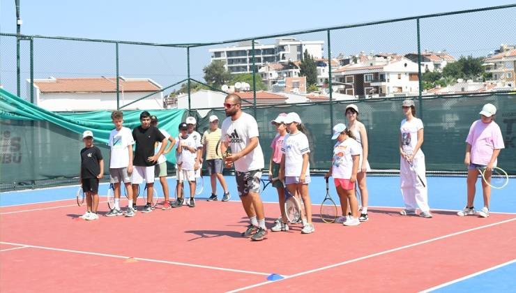 Kuşadası'nda minik raketler geleceğe hazırlanıyor