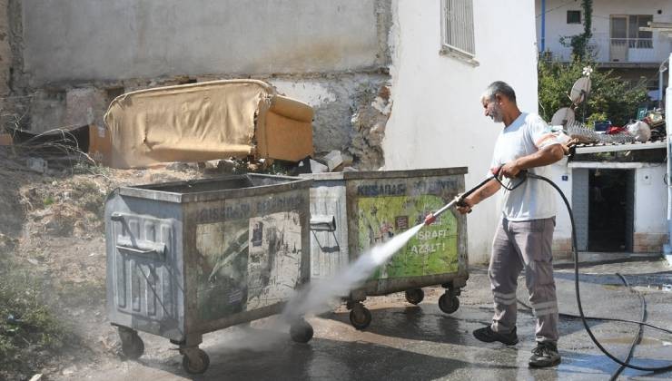 Kuşadası'nda temizlik seferberliği sürüyor