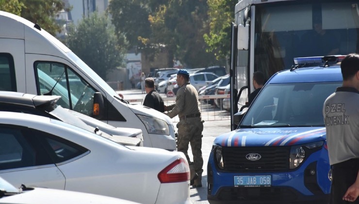 Menderes Belediye Başkanı İlkay Çiçek dahil 16 şüpheli adliyede