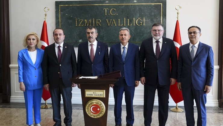 Bakan Tekin İzmir'de: Gece-gündüz çalışıyoruz