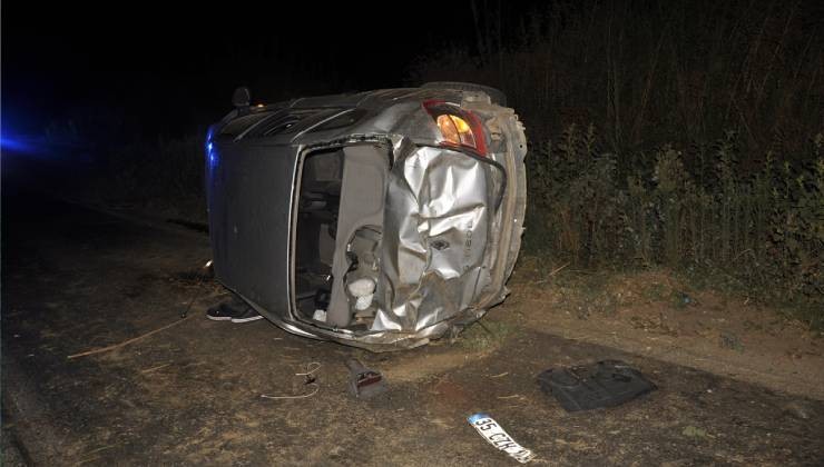 Ödemiş'te devrilen otomobildeki 3 kişi yaralandı