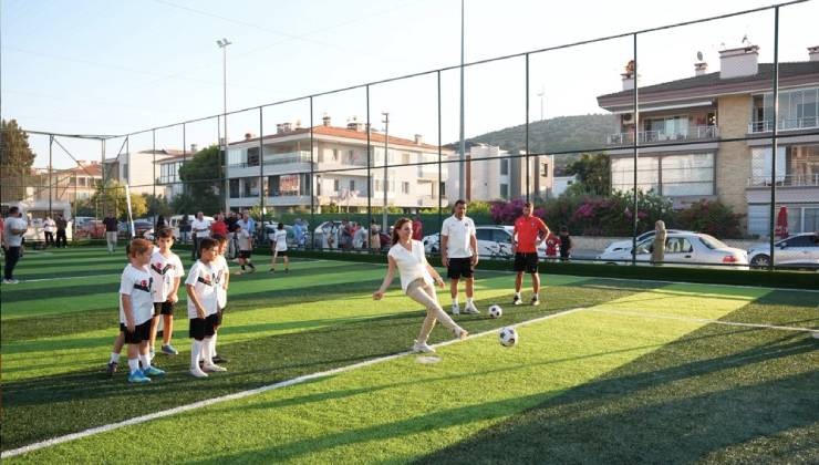 Sahalar yenilendi: Çeşme’nin mahallelerinde spor şenliği başladı
