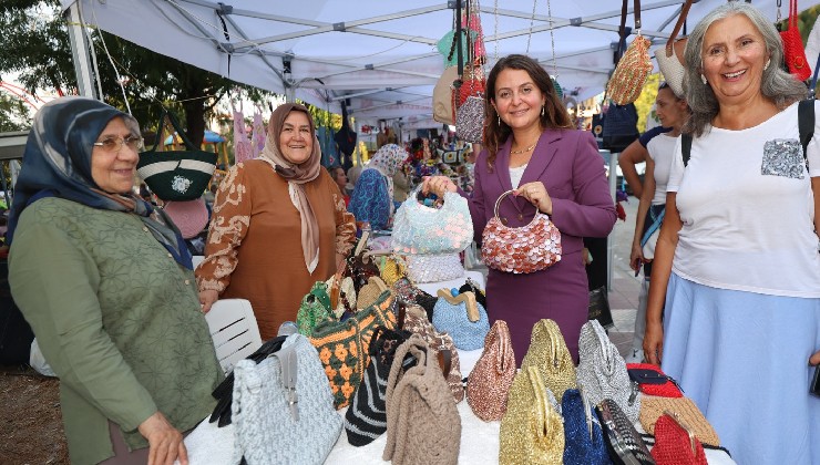 Üreten kadınlar 'Kadın el Emeği Gece Pazarı'nda buluştu