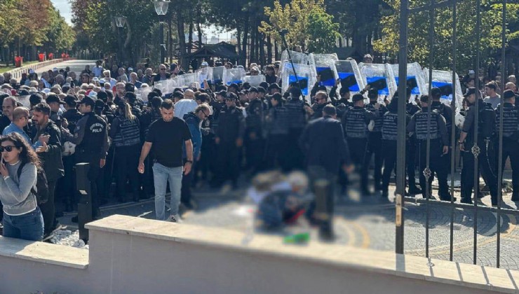 AYM önündeki eylemde hareketli anlar: Emekli yurttaş intihar girişiminde bulundu!