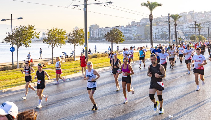 9 Eylül İzmir Yarı Maratonu koşuldu