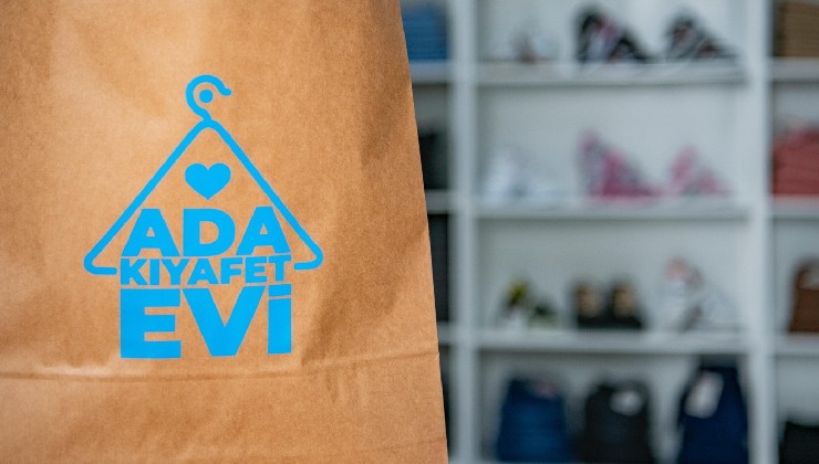 Ada Kıyafet Evi Kuşadalı çocukların daima yanında