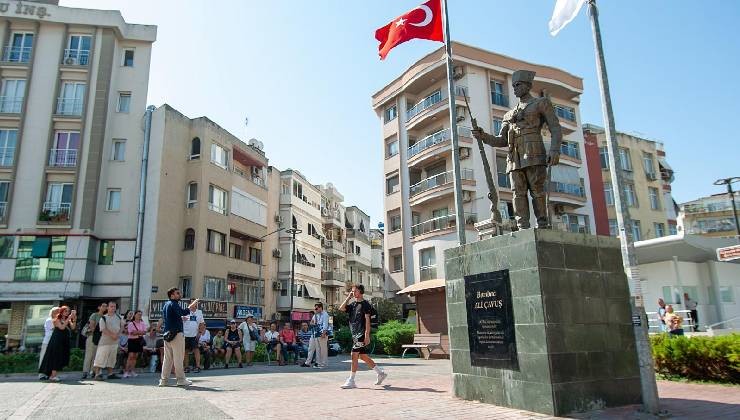 ‘Atatürk’ün Adımlarıyla Karşıyaka’ turlarına yoğun ilgi