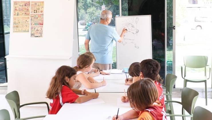 Bayraklı'da çocuklar yaz okulu atölyelerinde buluştu