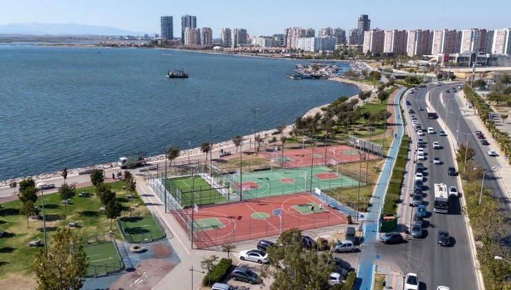Bostanlı’daki iki padel kortunda sona doğru