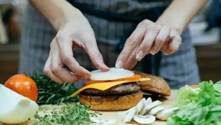 Burger, sucuk ve dönere yeni kurallar geliyor