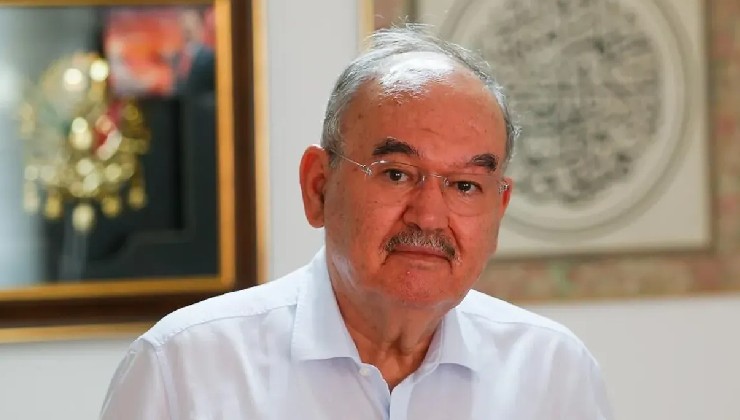 Burhan Özfatura yaşamını yitirdi