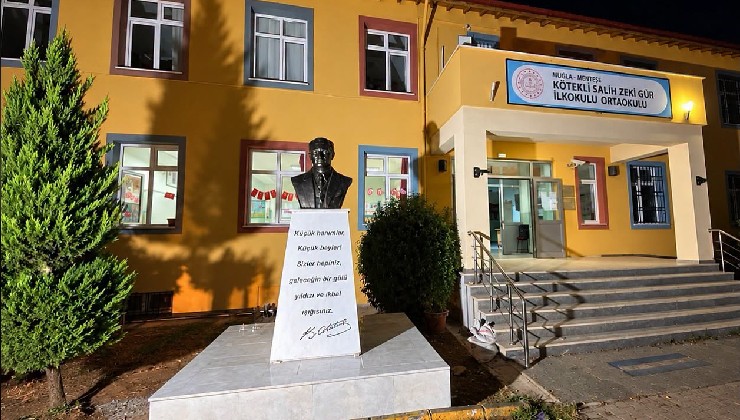 Büyükşehir’den zarar verilen Atatürk Büstüne hızlı müdahale