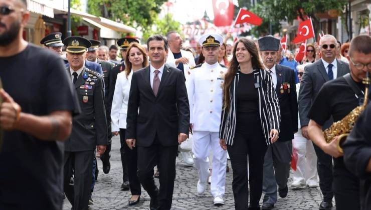 Çeşme kurtuluşunun 104. yılını gururla kutladı