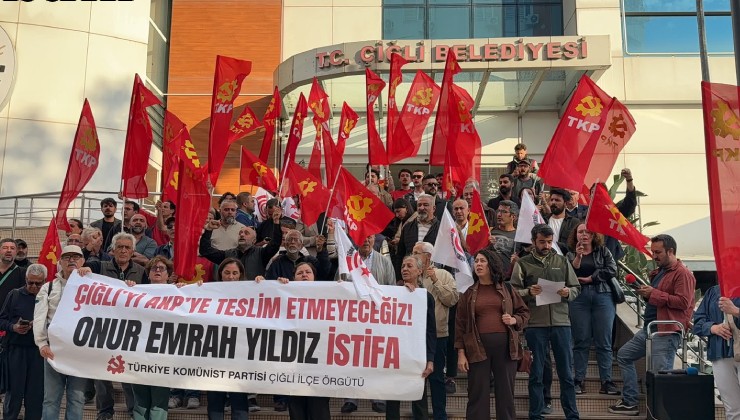 Çiğli Belediyesi önünde protesto... Yıldız'a istifa çağrısı!