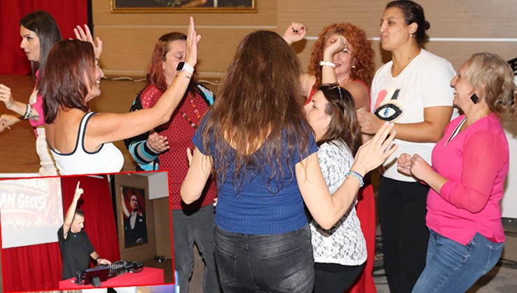 Çiğli Komedi Akşamları yeni sezonunu Roman Gecesiyle açtı