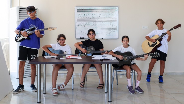 Efeler'de sanat zamanı: Müzik Akademisi kursları başlıyor