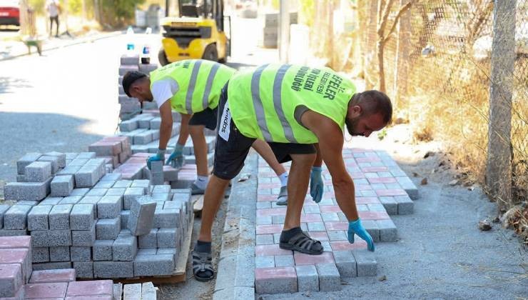 Efeler’de asfalt mesaisi devam ediyor