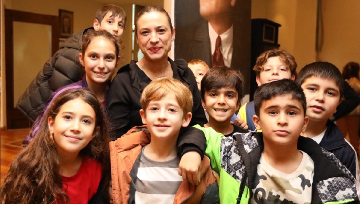 Efes Selçuk’ta eğitim dayanışması büyüyor: Öğrencilere ve ailelere destek sürüyor