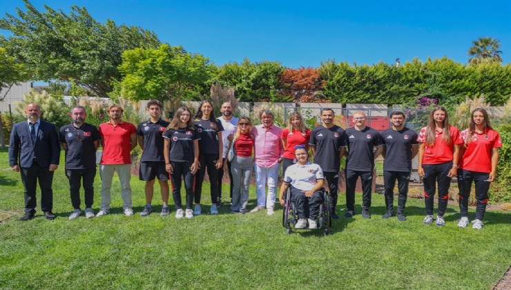 Göztepeli milli sporcular Onursal Başkan Mehmet Sepil'le buluştu