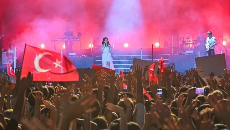 İEF’de 9 Eylül coşkusu