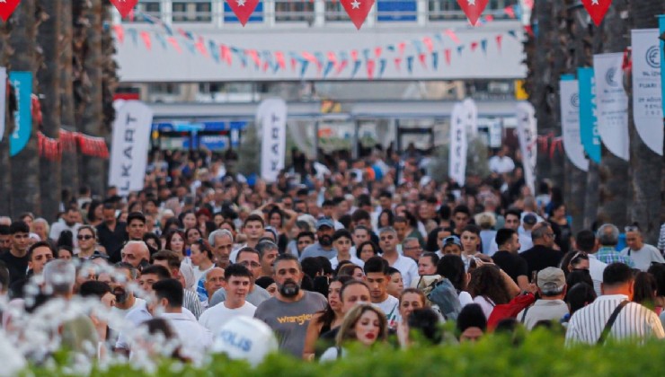 İEF’de eğlence ve sürprizler bir arada