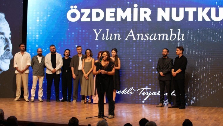 İzBBŞT, Özdemir Nutku Tiyatro Ödülleri’nden dört ödülle döndü
