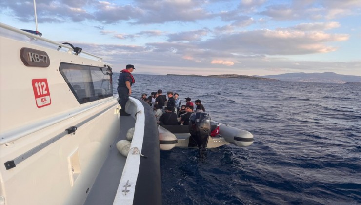 İzmir açıklarında 19 düzensiz göçmen yakalandı