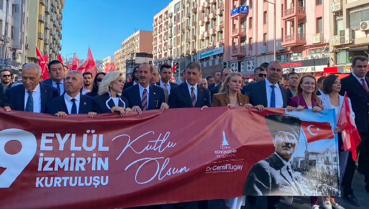 İzmir'de 9 Eylül coşkusu Zafer Yürüyüşü ile başladı