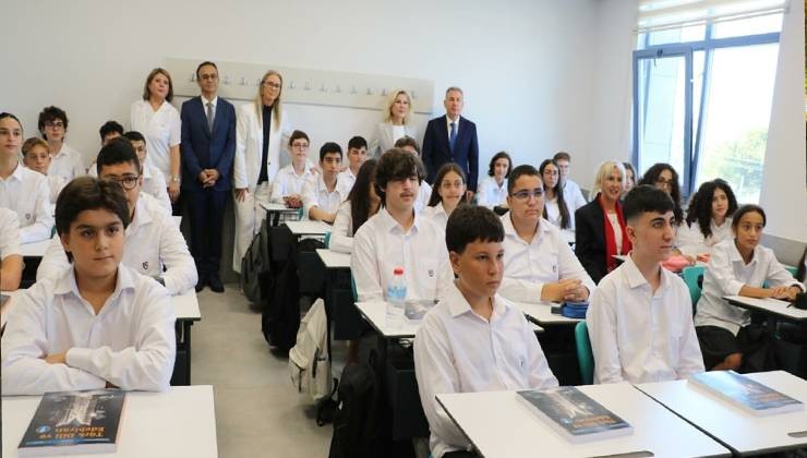 İzmir'de yeni eğitim-öğretim yılının ilk ders zili çaldı