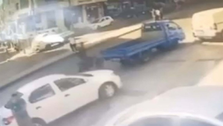Kamyonetin kapısı bisikletliye çarptı