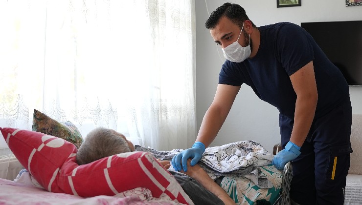 Kemalpaşa'da sağlık hizmeti evlere ulaşıyor
