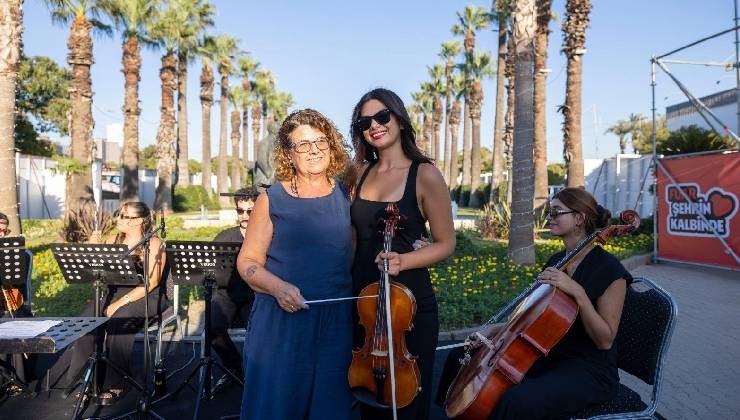 Kızı keman çaldı, anne yönetti