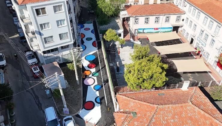 Konaklı öğrencilere ‘renkli yol’ sürprizi