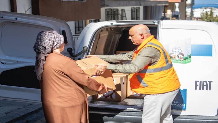 Kuşadası Belediyesi'nden ihtiyaç sahiplerine yıl boyunca gıda kolisi desteği