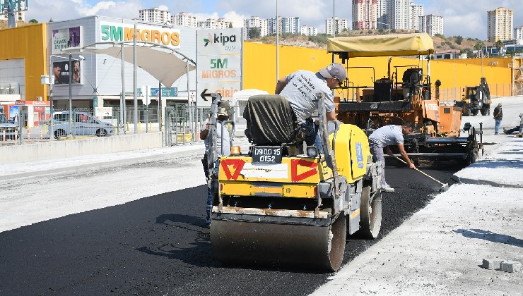 Kuşadası Belediyesi’nden Değirmendere’de asfalt mesaisi