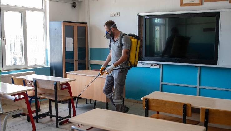 Kuşadası Belediyesi’nden okullarda hijyen çalışması