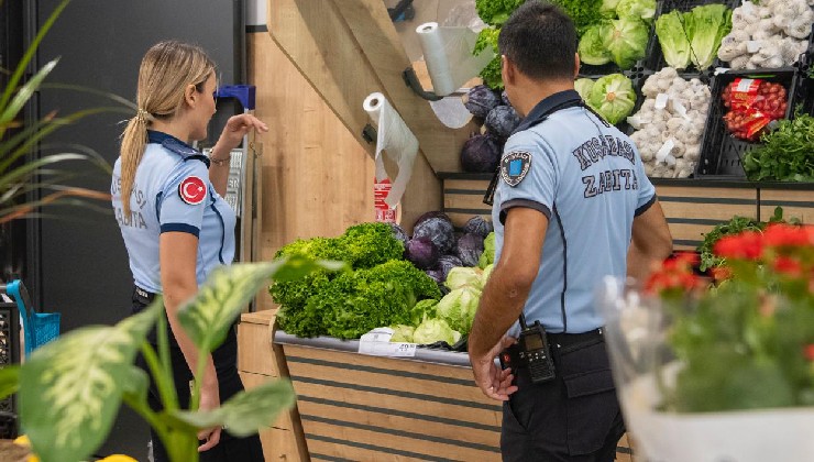Kuşadası’nda zincir marketlere sıkı denetim