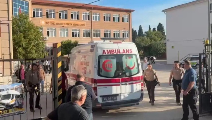 Manisa'da okul önünde silahlı saldırı... Yaralı öğrenciler var!