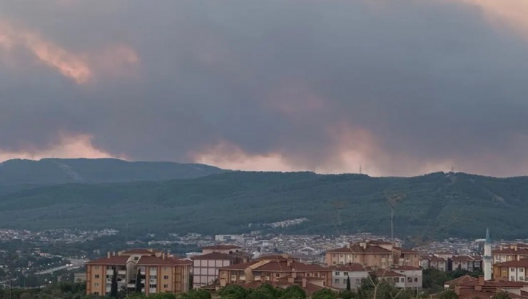 Muğla’da yangın büyüyor: 2 ilçe etkilendi, evler tahliye ediliyor!