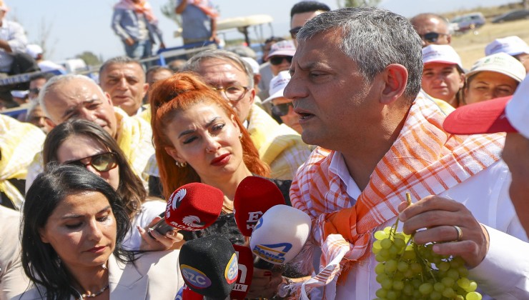 Özgür Özel’den Manisa’da üzüm üreticisine destek