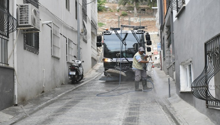 Temiz bir Kuşadası için mesai devam ediyor