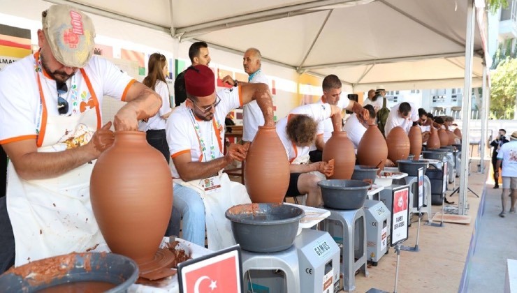 Uluslararası Menemen Çömlek Festivali'nde dünyanın dört bir yanından ustalar yarıştı