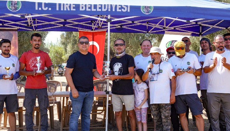 Yamaç paraşütü sporcuları, Tire’de festivalde buluştu