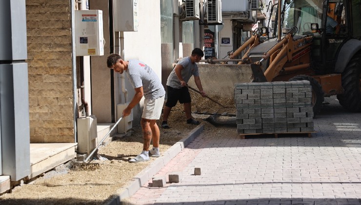 Yol çalışmaları devam ediyor Efeler yenileniyor
