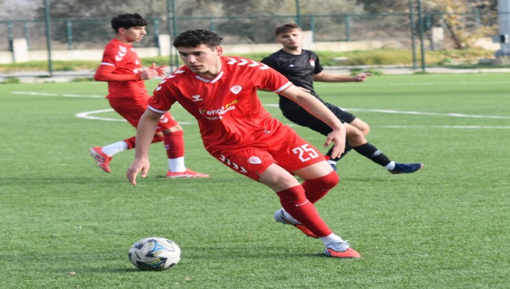Yunusemre'de bir genç daha profesyonel yolculuğa adım attı