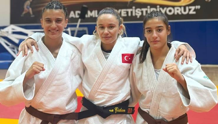 Yunusemre'nin judocularından çifte Türkiye şampiyonluğu