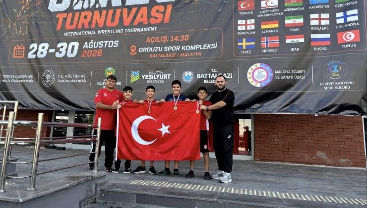 Yunusemreli güreşçiler uluslararası turnuvada madalyaları topladı